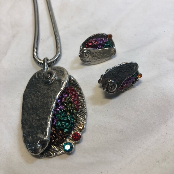 Vintage Silver Toned Necklace Matching Clip on Earrings, faux Jewelled accents - Picture 3 of 13